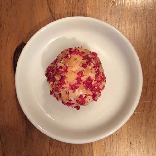 Amuse van druiven in geitenkaas, roze peper en amandel, recept Chef Ernst