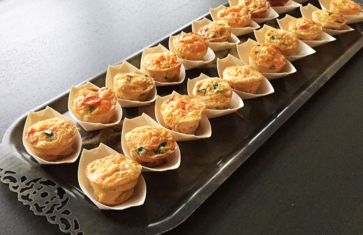 Frittata met groente, groene kruiden, kaas en / of vis